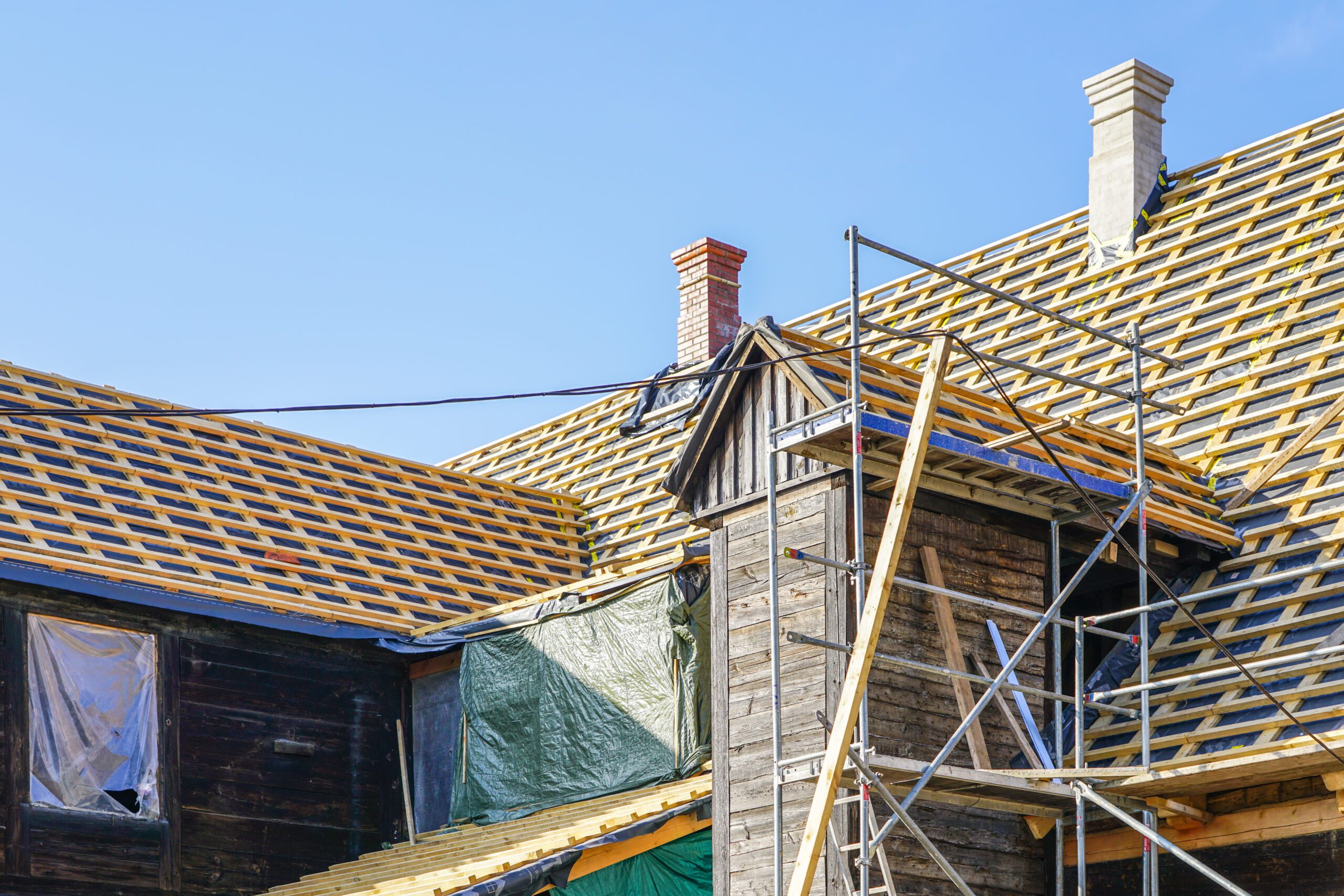 Fall roof installation showing ideal working conditions