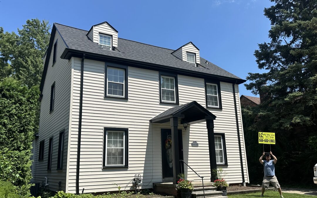 2024 Grosse Pointe – Gray & Black Vinyl Siding