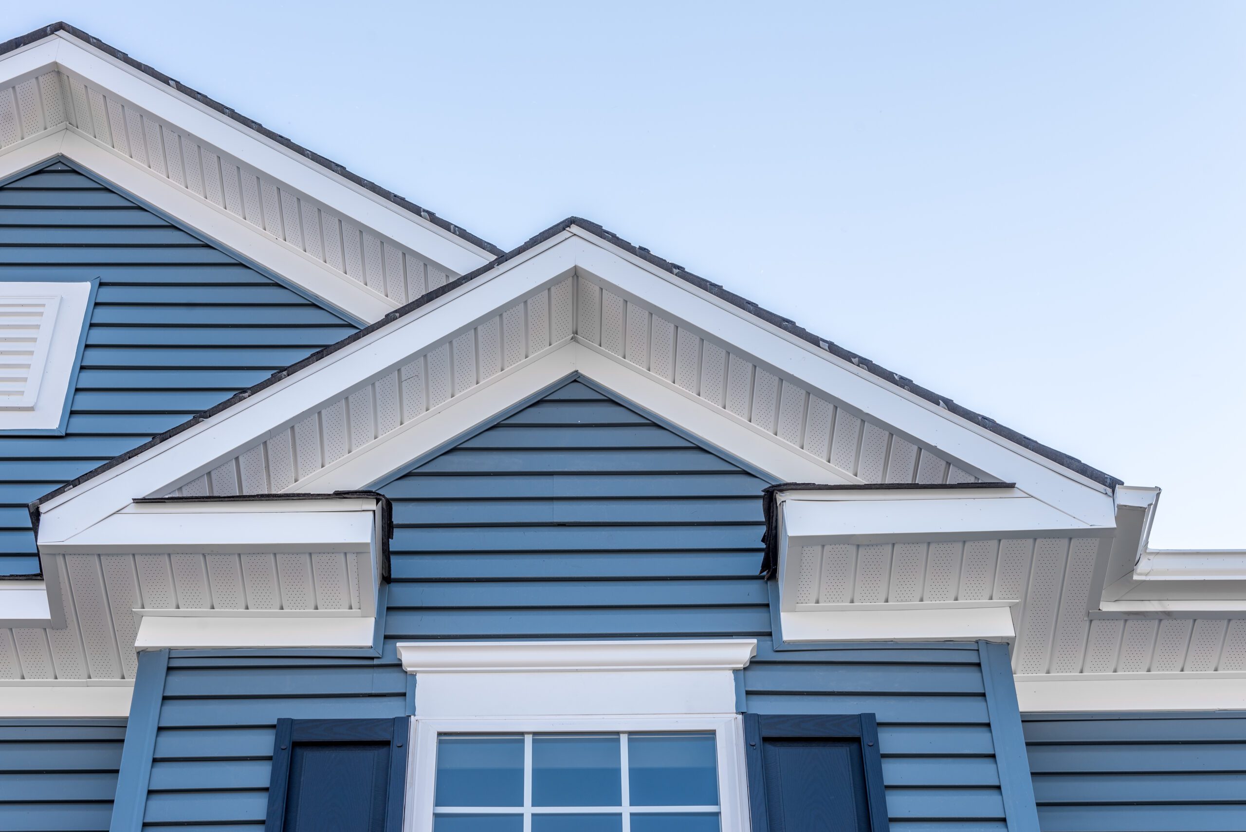 Macomb County replacement siding on a blue house